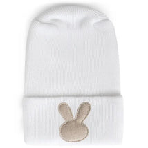 White hospital hat with a rolled cuff and a beige bunny appliqué on the front. Ideal for newborns.