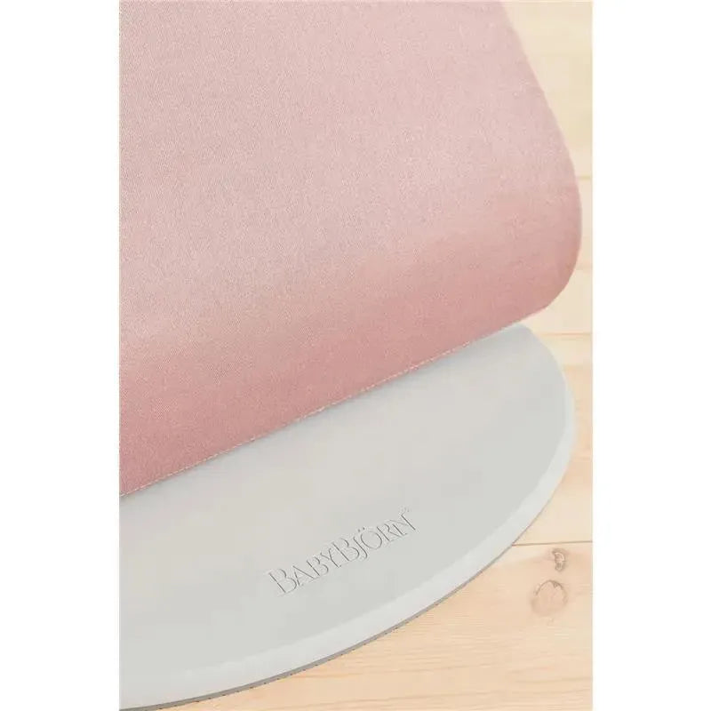 Bouncer Bliss by Babybjorn in dusty pink with a woven petal quilt design, featuring a gray base and brand logo.