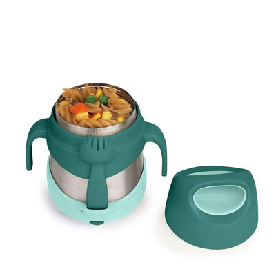 Insulated food jar in emerald green with pasta and vegetables inside, featuring a detachable lid and fork handle.