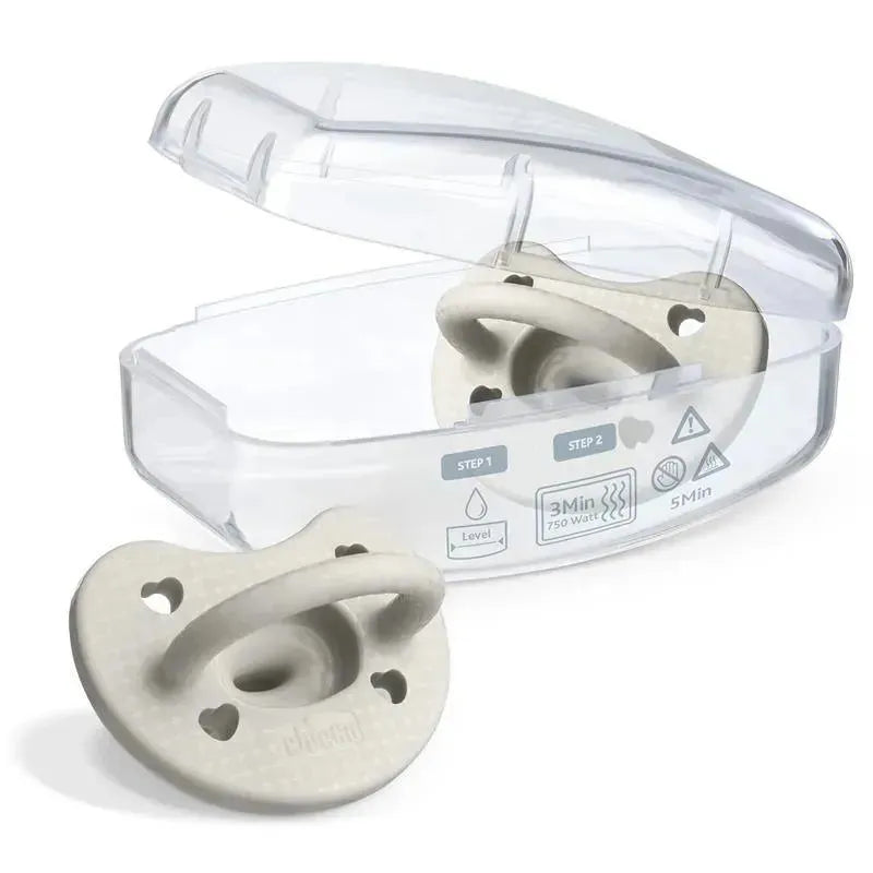 Chicco PhysioForma Luxe silicone pacifier in pearl grey for babies aged 0-6 months, displayed in a clear case.