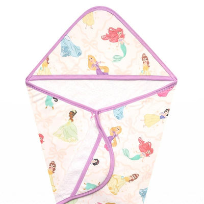 Hooded bath towel featuring Disney Princesses, with vibrant character prints and a soft white interior.