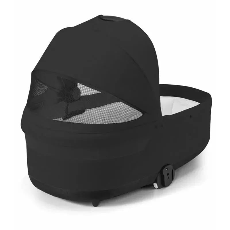 Cybex Cot S Lux 2 in Moon Black with a mesh panel and a secure buckle, designed for baby comfort and safety.