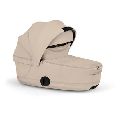 Cybex Mios/Coya Fold Lux Carry Cot in Cozy Beige, featuring a soft exterior fabric and a spacious sleeping area.
