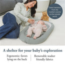 Woman interacting with a baby in a beige outfit on an Inglesina Welcome Pod Lounger in Balance Green; text highlights ergonomic design.