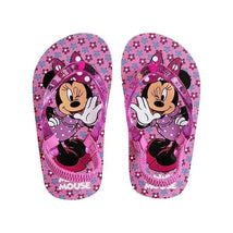 Pink flip flops for baby girls featuring Minnie Mouse with a floral design and shiny straps.