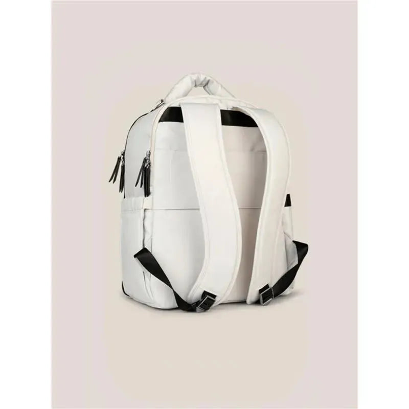 Classic backpack in Cloud colorway with adjustable straps and zippered pockets. Ideal for everyday use.