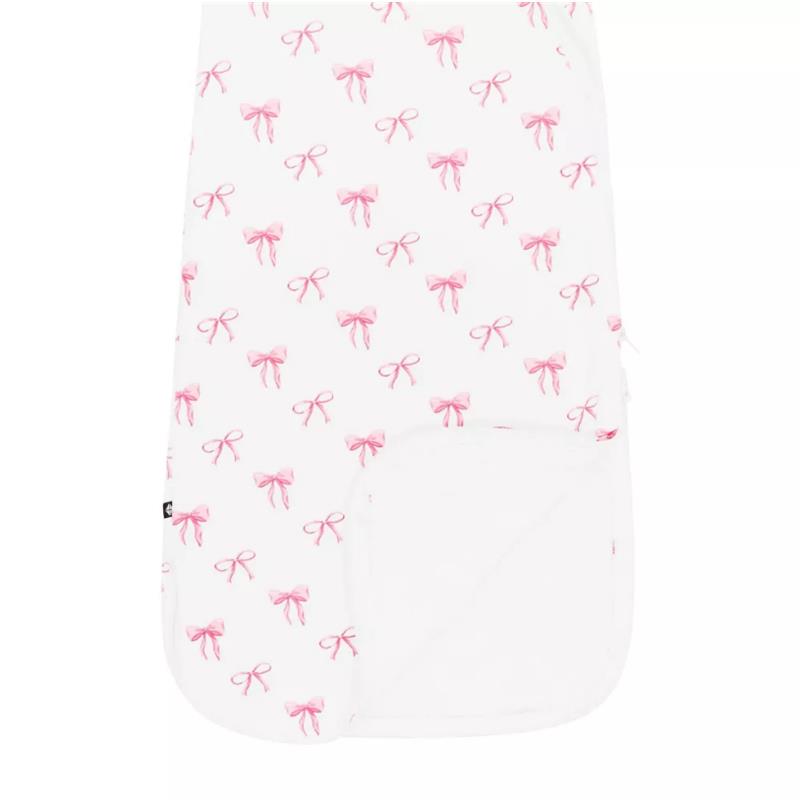 Kyte Baby Sleep Bag in Bow 1.0 Tog, featuring a white background with pink bow patterns and a side pocket.