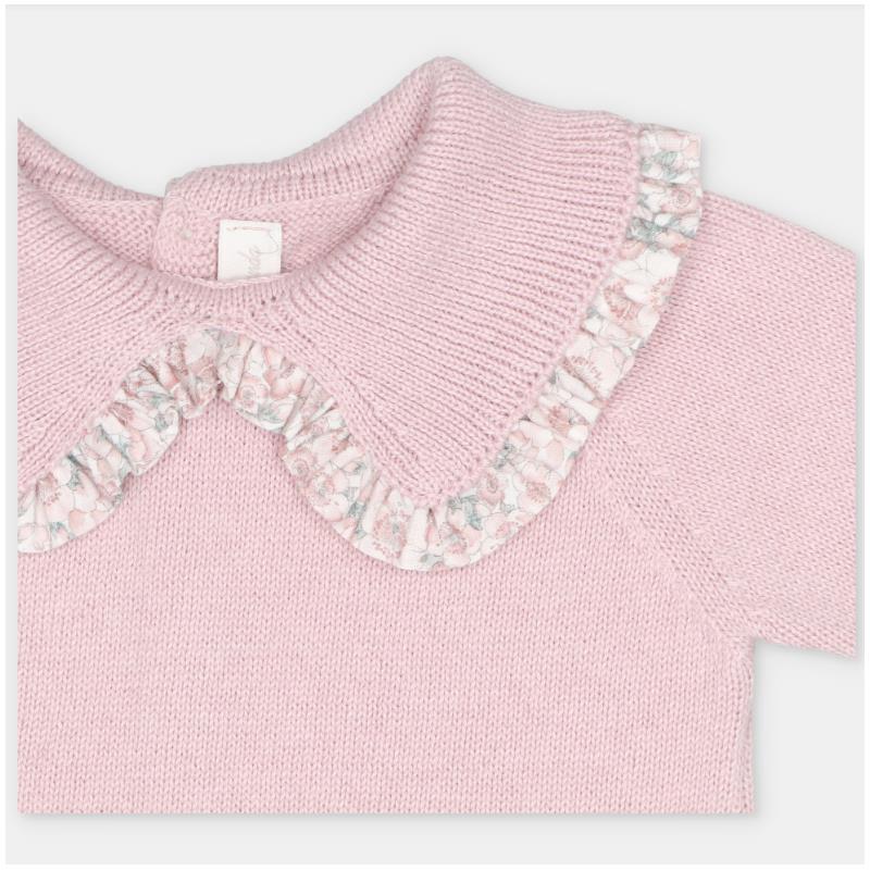 Sweater in dusty rose with a knitted body and a floral-patterned ruffle collar, part of the Martin Aranda set.