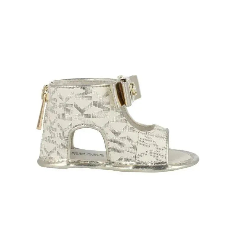Crib shoe in vanilla with a patterned upper, a cutout design, and a buckle closure. Ideal for infants.