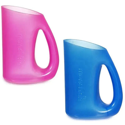 Munchkin Shampoo Rinser in pink and blue, featuring ergonomic handles for easy shampoo rinsing.
