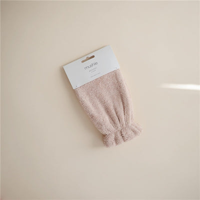 Mushie Organic Cotton Bath Mitt in blush color, featuring a soft texture and gathered wrist for easy use.