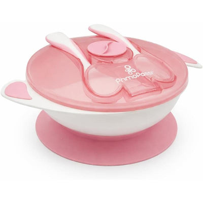 Primo Passi baby suction bowl with a light pink lid, fork, and spoon set, designed for easy feeding and minimal spills.