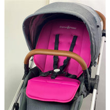 Primo Passi universal stroller liner in dark pink, featuring safety straps, cushioned seat, and grey exterior.
