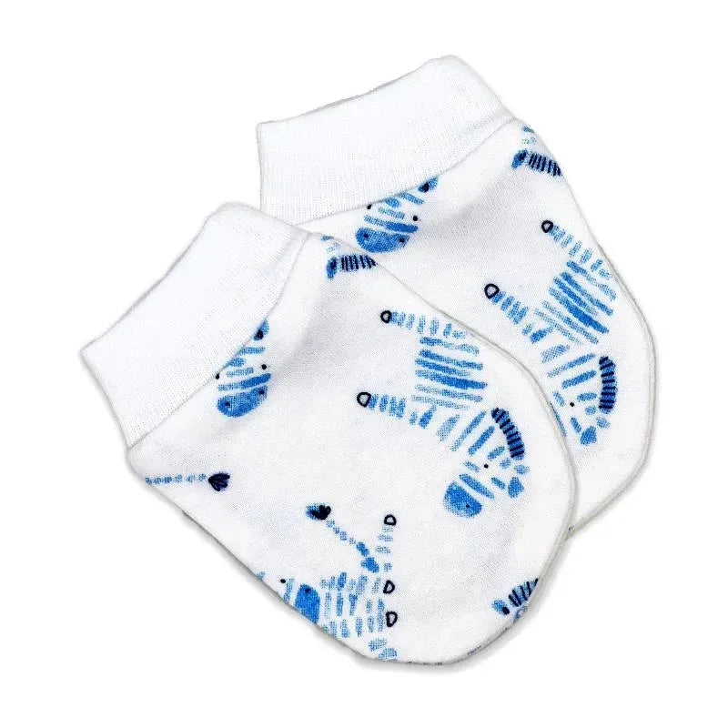 Cotton baby socks featuring blue giraffe patterns with white contrasting cuffs, ideal for baby boys.