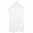 Hooded towel in pink with a star pattern, featuring a soft muslin fabric designed for drying and wrapping babies.