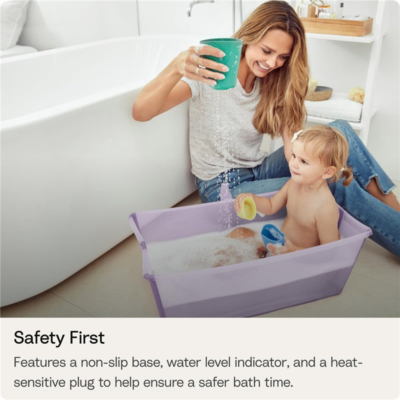 Stokke Flexi Bath X-Large in White Grey, featuring a mother and child enjoying bath time with water splashing from cups.