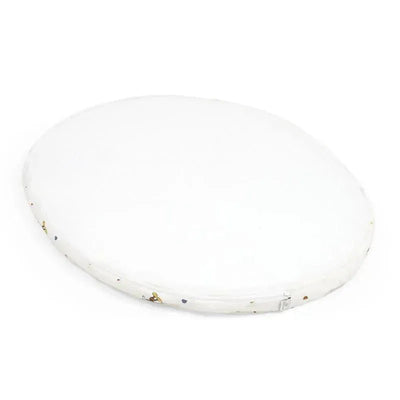 Fitted sheet for Stokke Sleepi Mini, featuring a white design with colorful spots and Mickey Mouse motifs.