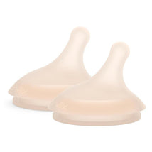 Two Suavinex Zero.Zero™ slow flow asymmetrical nipples in a light shade, designed for infants 0 months and older.
