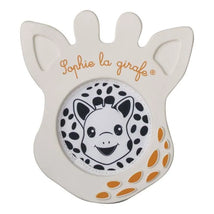 Sophie la girafe Magic Mirror features a friendly giraffe design, perfect for engaging babies with reflective play.