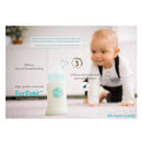 Vulli Mii Sophie La Girafe Birth Set with 4 bottles, featuring a design that mimics breastfeeding and an anti-colic system.
